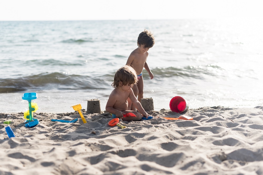 Nove jogos para se divertir na praia (sem raquetes, bolas ou cartas)